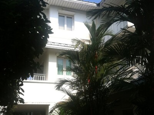 Cozy home in a lush garden