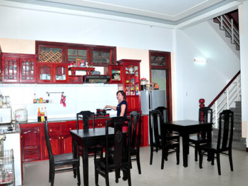 Friendly outdoors family In Hoi An