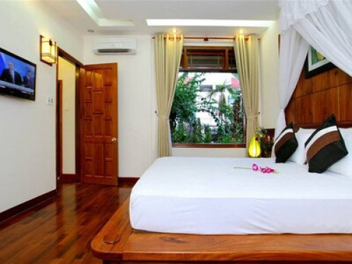 nice bungalow with swimming pool
