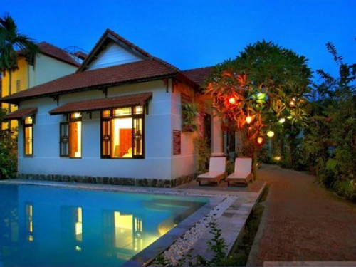 nice bungalow with swimming pool