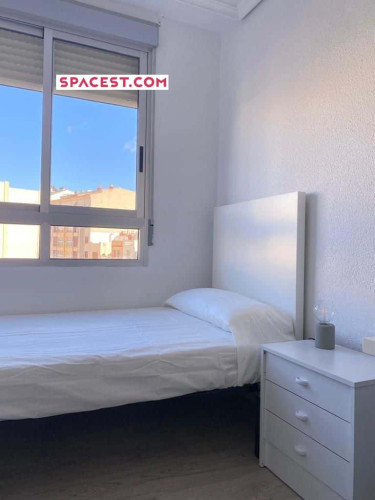 Room in Ronda de la Magdalena, Castelló de la Plana for 97 m² with 4 bedrooms - Gallery - 4