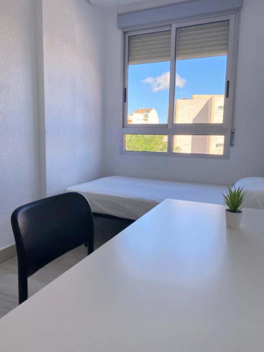 Room in Ronda de la Magdalena, Castelló de la Plana for 97 m² with 4 bedrooms - Gallery - 2
