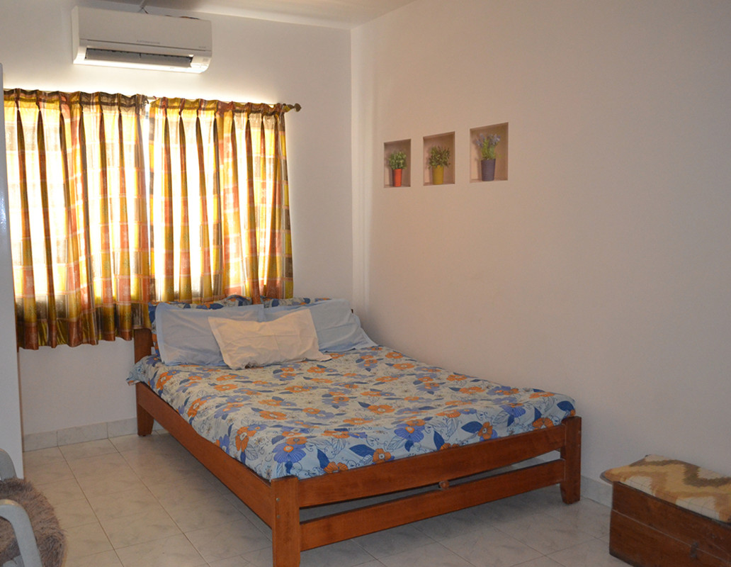 Guest Room(Full Room) - Lovely Air-Conditioned room in Home - Gallery - 1