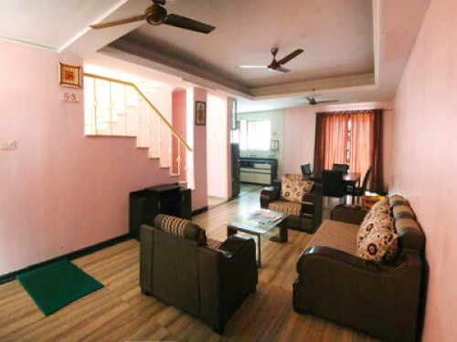 Shared Room in a Bungalow bwt trees