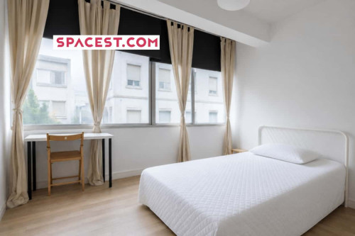 Quarto com cama de casal em apartamento com 6 quartos - FLAT LP - LP207