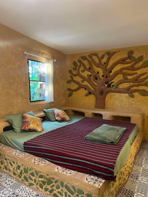  No 1(Single Bed)  -  My name Pui, I'm an artist.  - Gallery -  1