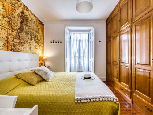 Modern room with private balcony in a 7-bedroom apartment in Saldanha - Room 5
