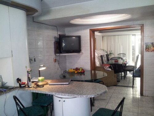 HOUSE WITH POOL AND TENNIS