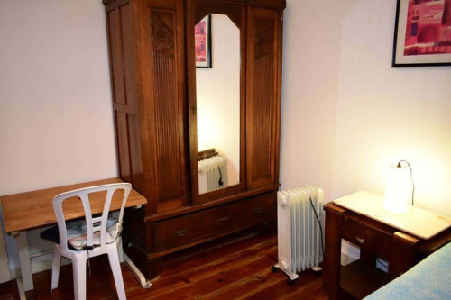 Quarto com cama de solteiro em apartamento com 5 quartos - FLAT P - P4