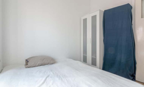Quarto com came de solteiro em apartamento com 7 quartos - FLAT M - M3
