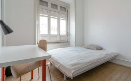 Quarto com came de solteiro em apartamento com 7 quartos - FLAT M - M3