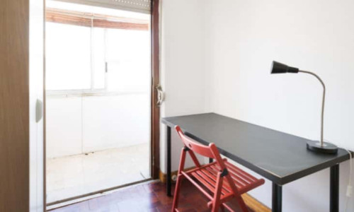 Quarto com cama de solteiro em residência - FLAT PP - PP206