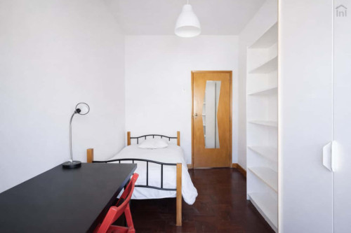 Quarto com cama de solteiro em residência - FLAT PP - PP206 - Gallery - 11