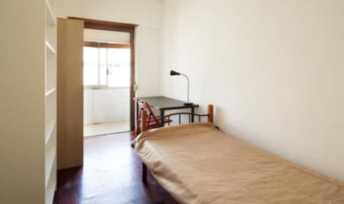 Quarto com cama de solteiro em residência - FLAT PP - PP206