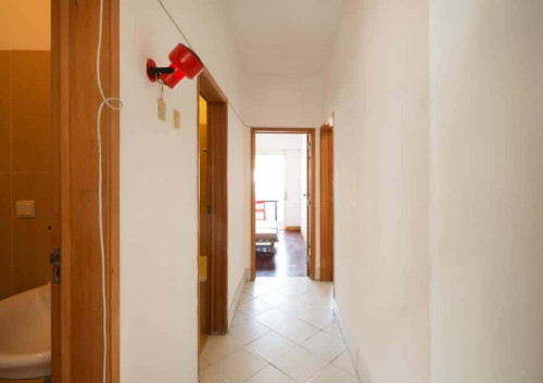 Quarto com cama de solteiro em residência - FLAT PP - PP206