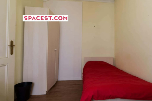 Quarto com cama de solteiro em apartamento com 7 quartos - FLAT SALDANHA 3D - SALDANHA 31D