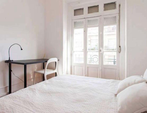 Quarto com cama de casal, com varanda, em apartamento com 6 quartos - FLAT K - K3
