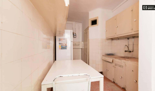 Quarto com cama de solteiro em apartamento com 8 quartos - FLAT E - SALDANHA 57E