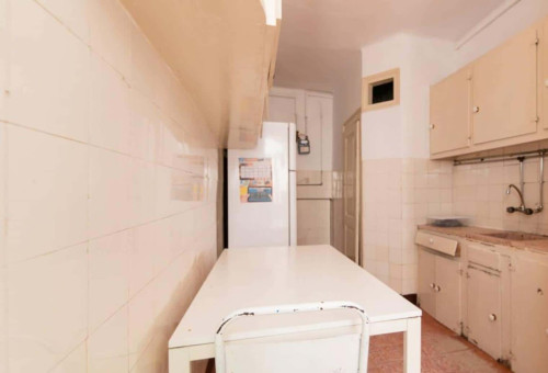 Quarto com cama de solteiro em apartamento com 8 quartos - FLAT E - SALDANHA 57E - Gallery - 11