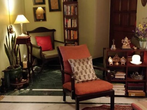 Cozy and Close to IGI Airport