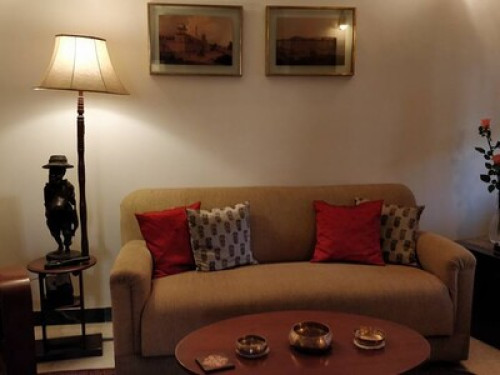 Cozy and Close to IGI Airport