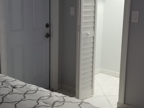 Cute private entrance room 