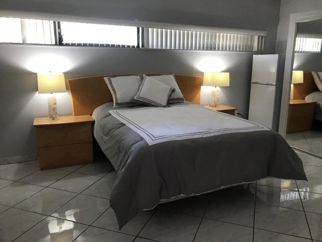  Efficiency (Full Room)  -  Cute private entrance room   - Gallery -  1