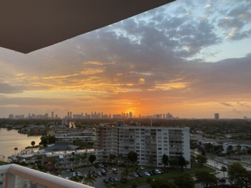 éLéGaNt ChaLeT dE pLaGe MIAmE