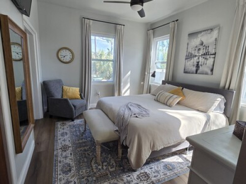 PRIVATE BEDROOM IN LOVELY HOME