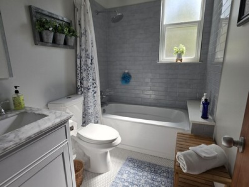 PRIVATE BEDROOM IN LOVELY HOME