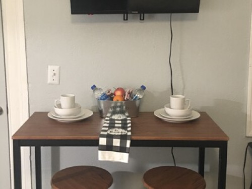 The Guest Room - Gallery - 10