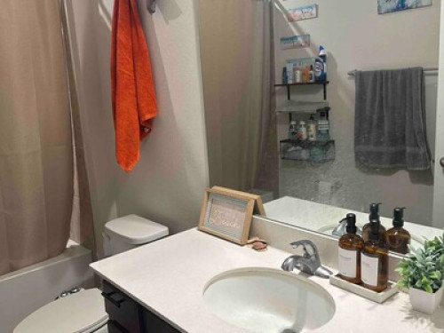 Private 2 rooms in a house with a p