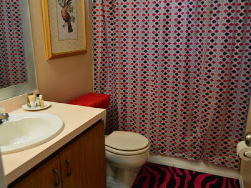 *Beautiful/Spacious 3bedroom house*