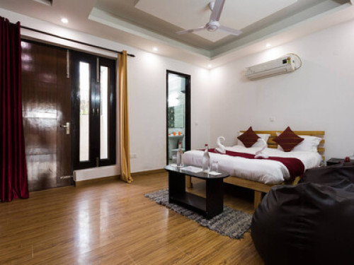 Celestial Homestay with WIFI AC