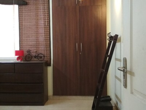 Unoccupied room available in a 2bhk