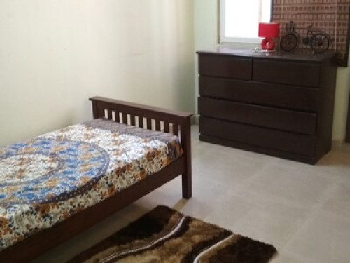 Unoccupied room available in a 2bhk