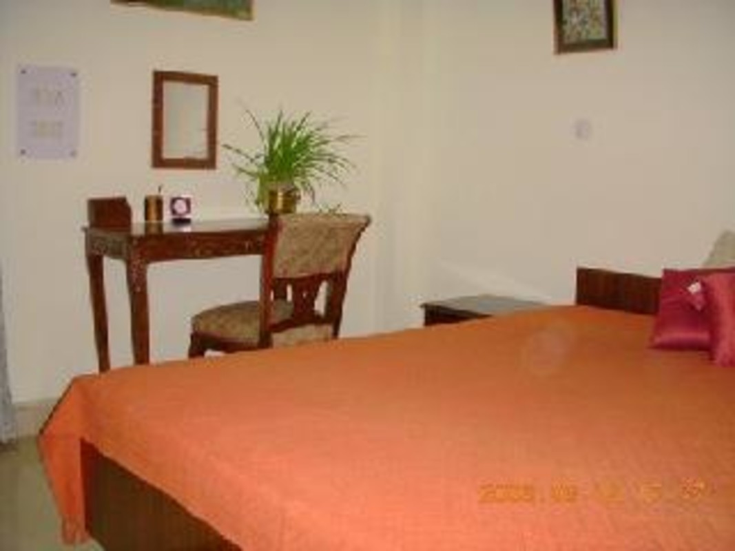  Room 1(Single Bed)  -  Host Family enjoys reading  - Gallery -  1