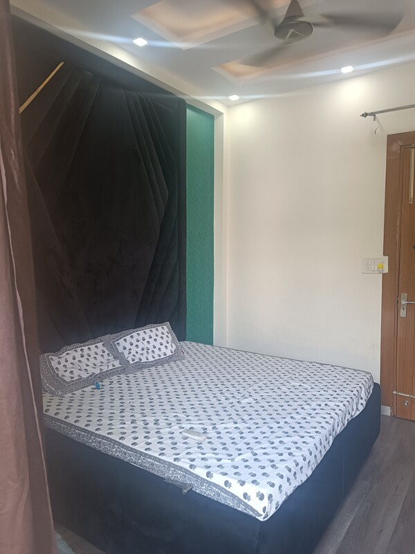  Living Room(Full Room)  -  Private room with balcony  - Gallery -  1