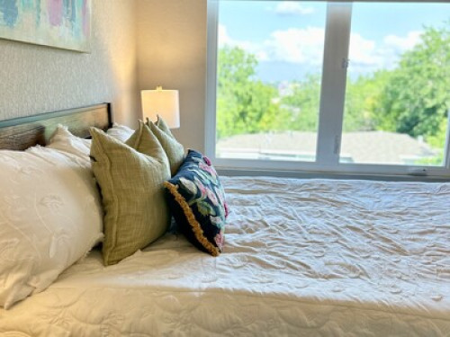 Enjoy Queen Bedroom w/Ensuite Bath