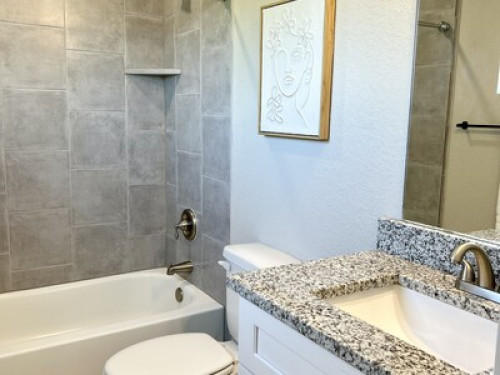 Enjoy Queen Bedroom w/Ensuite Bath