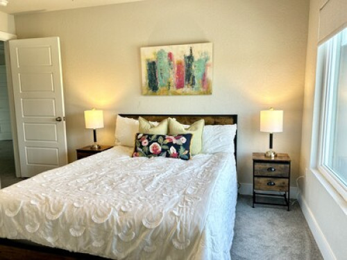 Enjoy Queen Bedroom w/Ensuite Bath