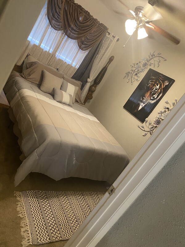 Queen Size Bedroom(Single Bed) - Houston Hobby Homestay - Gallery - 1