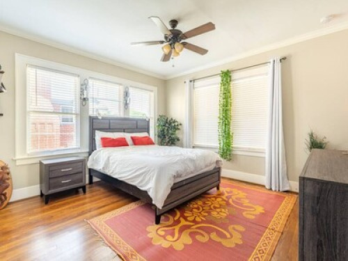 Cozy Rm in City Centered Bungalow!