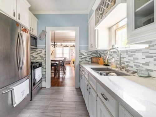 Cozy Rm in City Centered Bungalow!