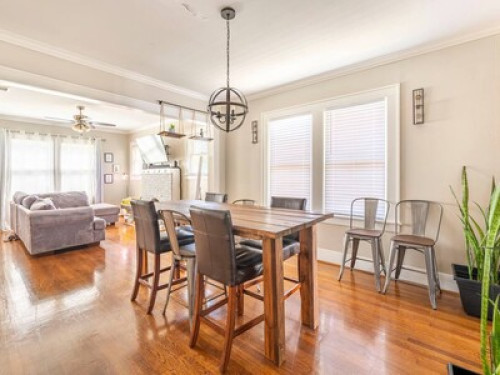 Cozy Rm in City Centered Bungalow!