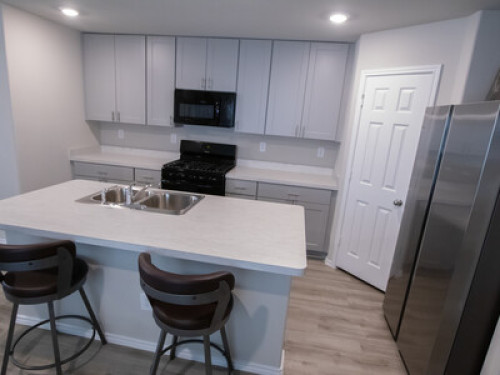 Modern New Home, Close to Airports