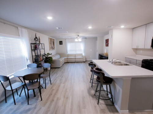 Modern New Home, Close to Airports