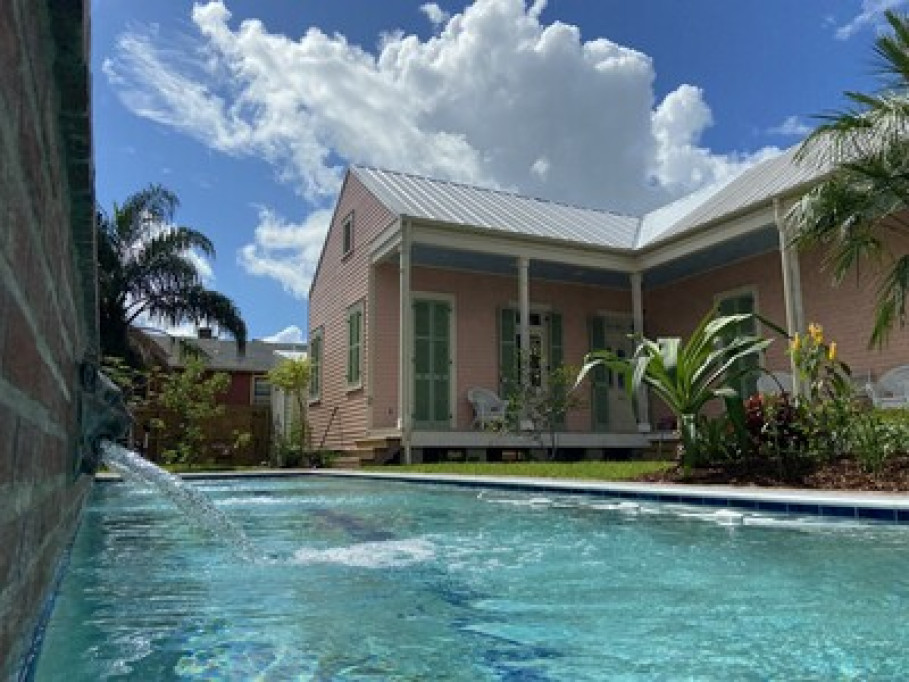 Holy Cross Guest Suite pool & jacuz