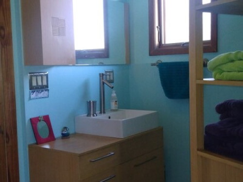 EnSuite in Charming Eco-Round Home - Gallery - 16