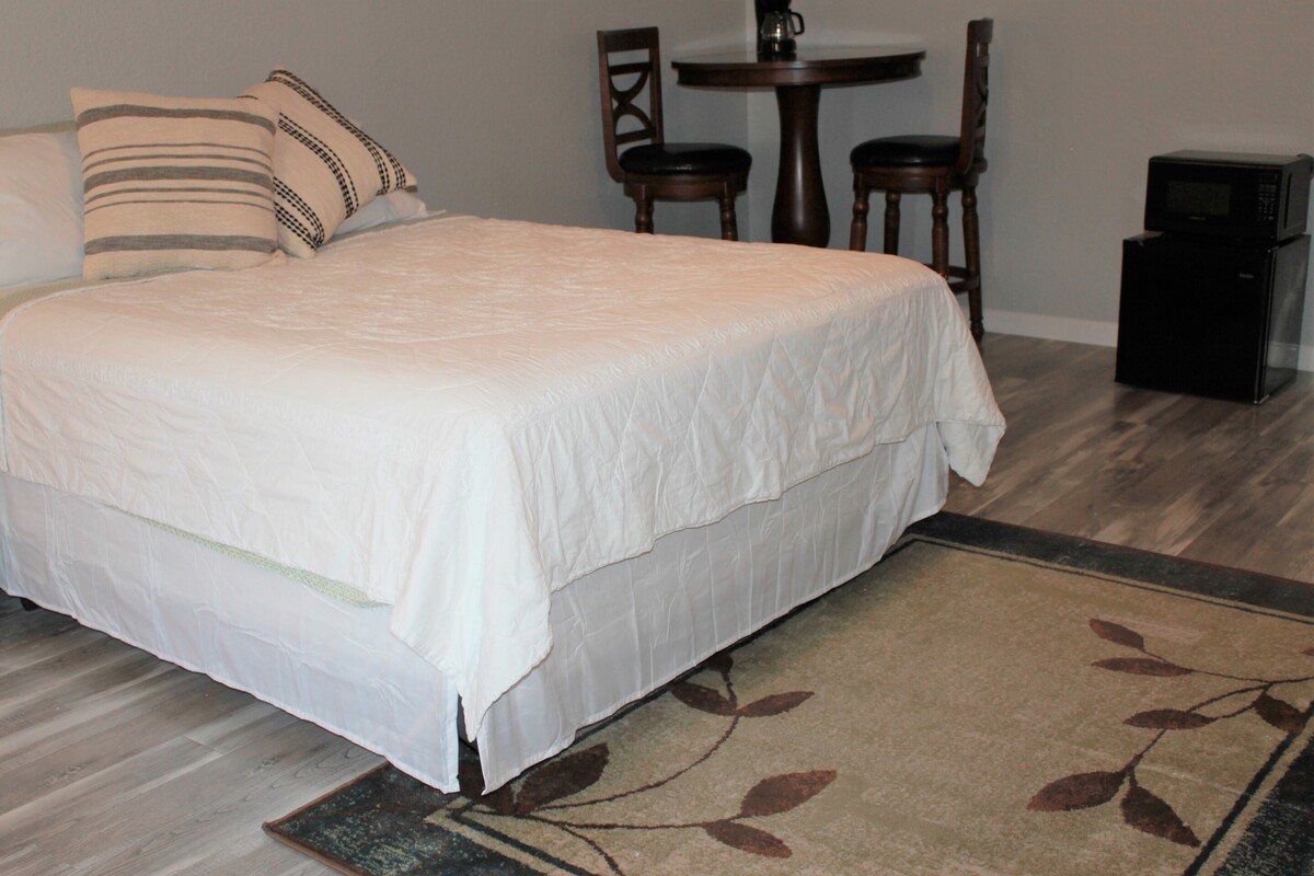  Master Suite(Full Room)  -  Large Private Master Suite  - Gallery -  1